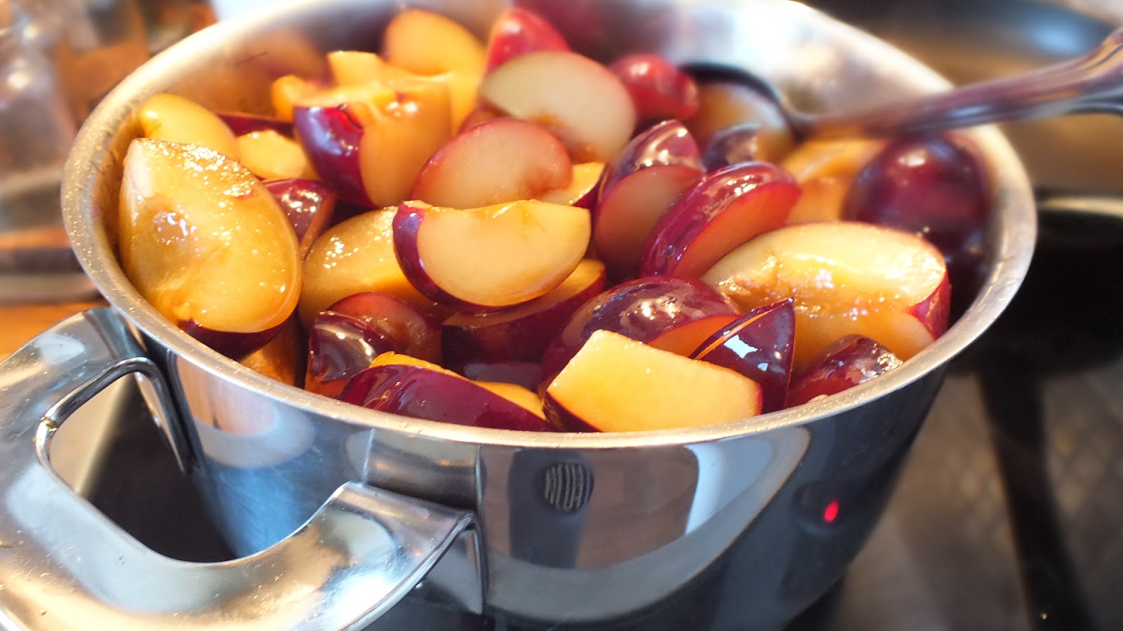 Pieni keittiö Kalliossa Pieni leipomo Kontulassa Pieni keittiö Kalliossa Pieni leipomo Kontulassa