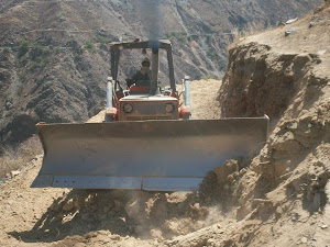 TRACTOR ORUGA DEL GOBIERNO REGIONAL DE LIMA