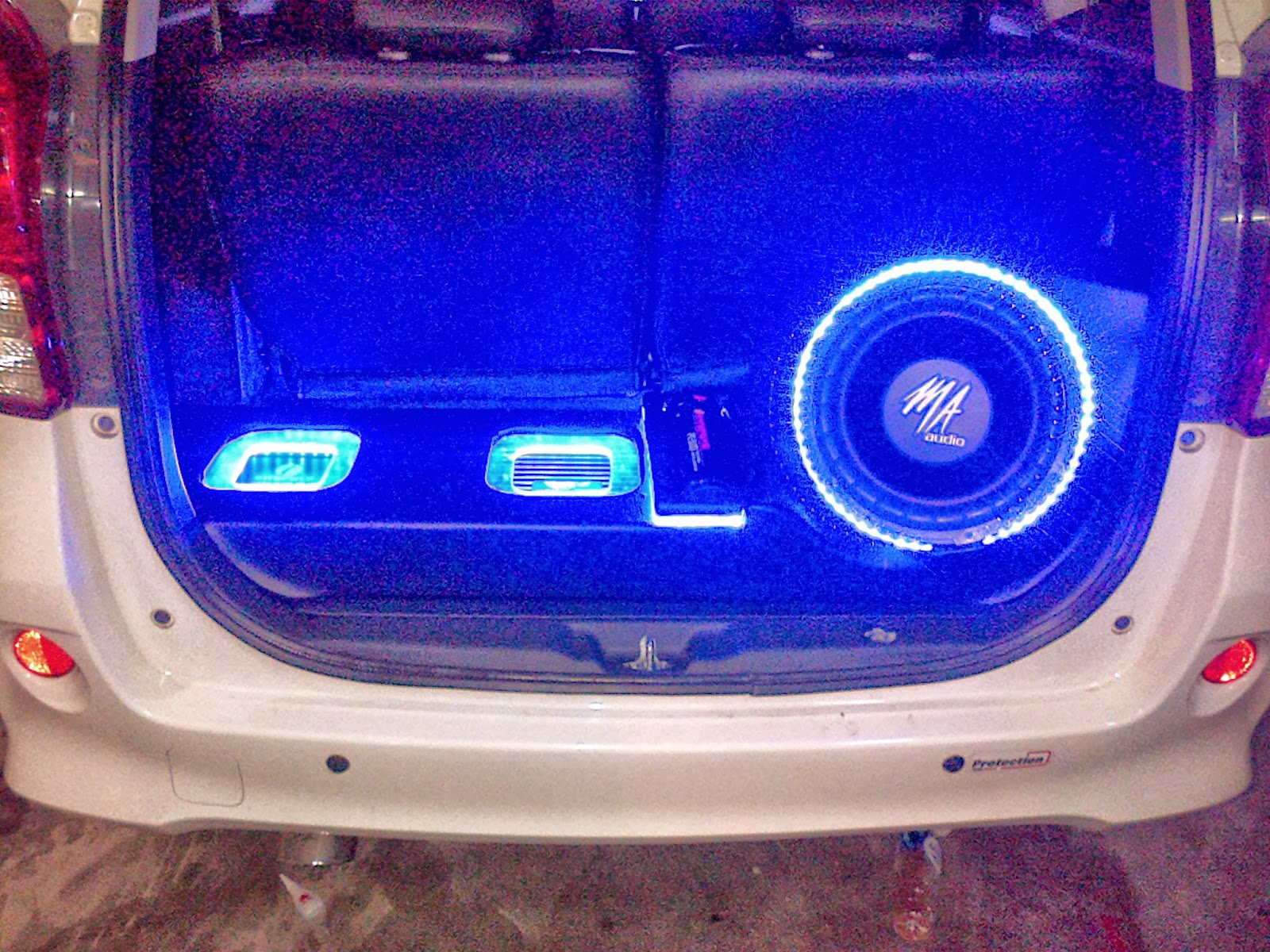 Twins Car Audio MODEL CUSTOM AUDIO