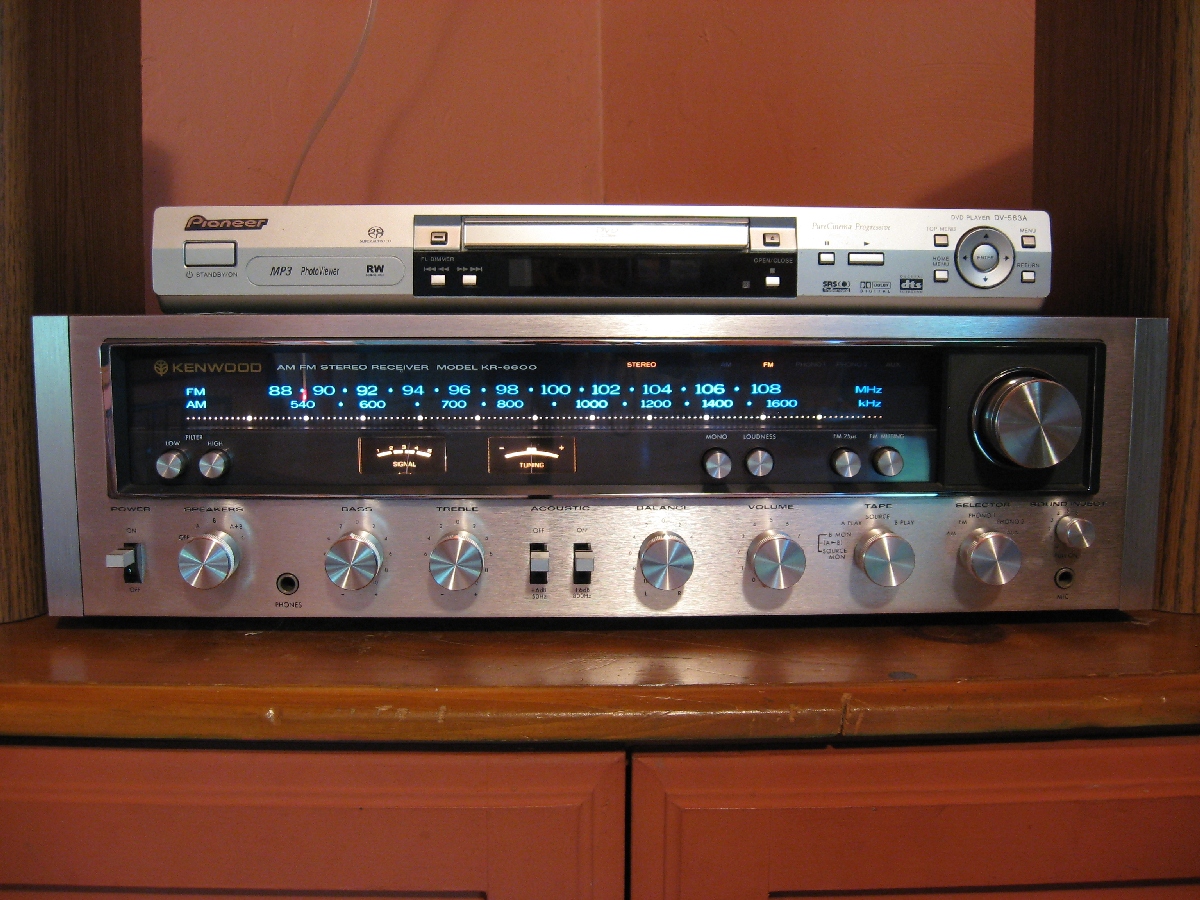 Vintage style amps (kenwood?) audiophile