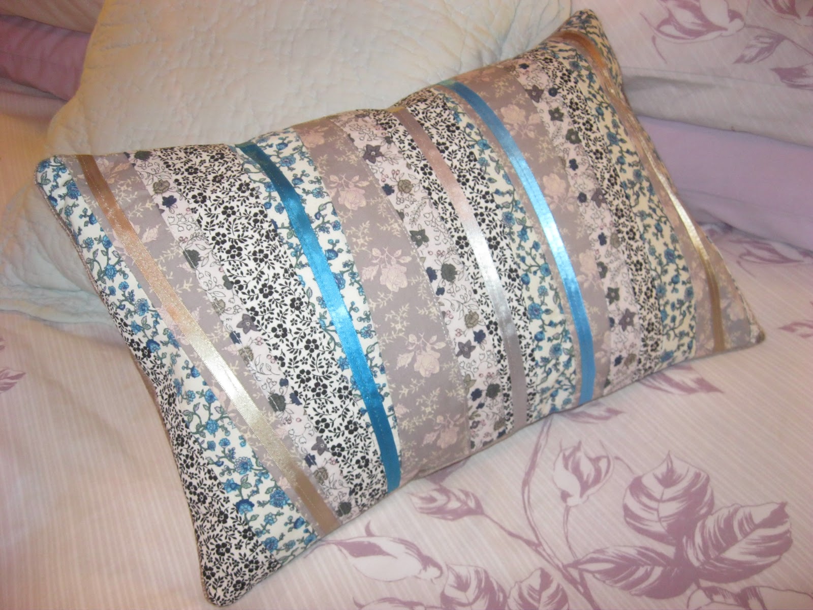 CraftLee Scrappy Scatter Cushion