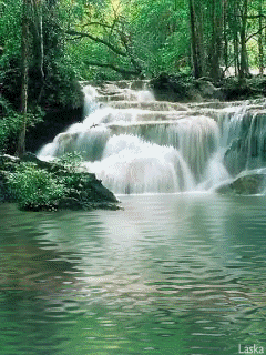 ZOOM FRASES: gifs animados de paisajes con cascadas o caídas de agua
