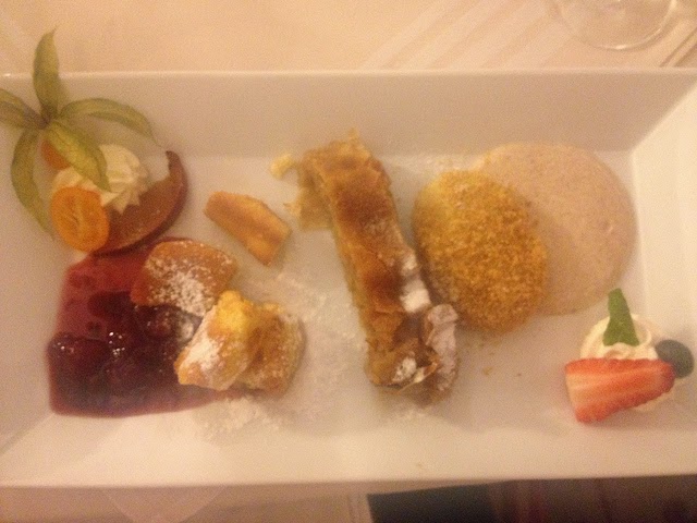 Dessertvariation: Powidltascherl, Apfelstrudel, Kaiserschmarren © diekremserin Dessertvariation: Powidltascherl, Apfelstrudel, Kaiserschmarren © diekremserin