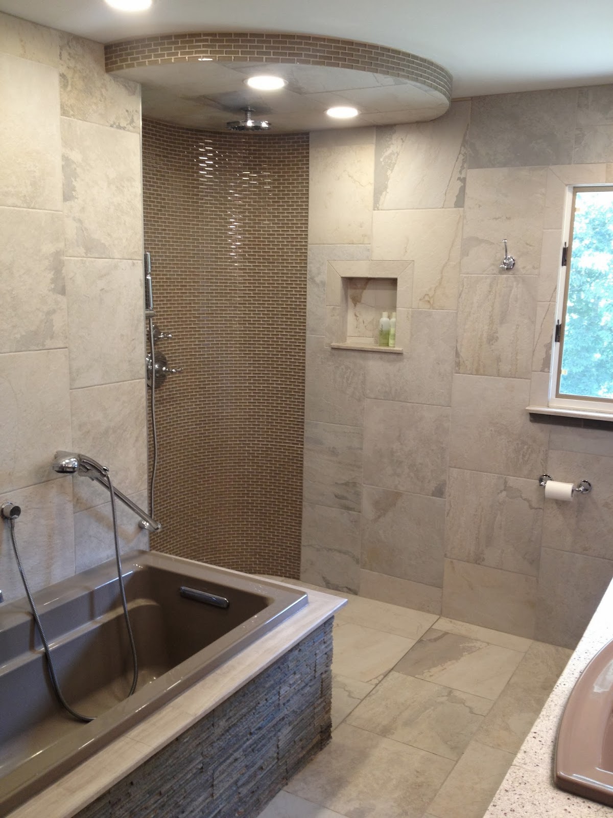 ShowerLehitOpenConcept.jpg Open showers, Shower design, House design