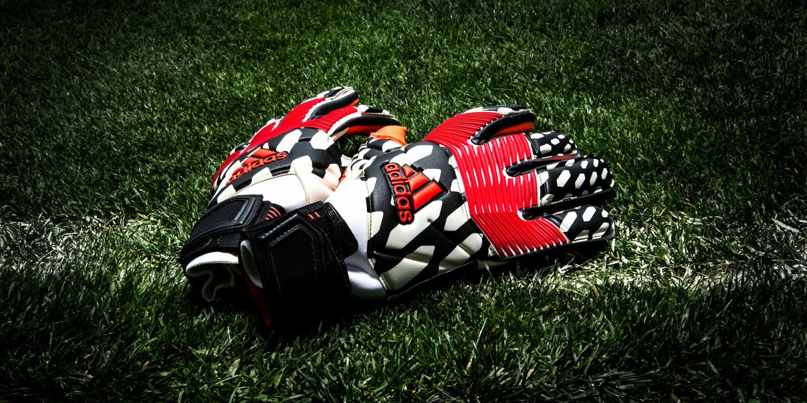 New Adidas Predator Zones Battle Pack 2014 Goalkeeper Gloves Released