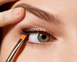 Apply Eyeliner