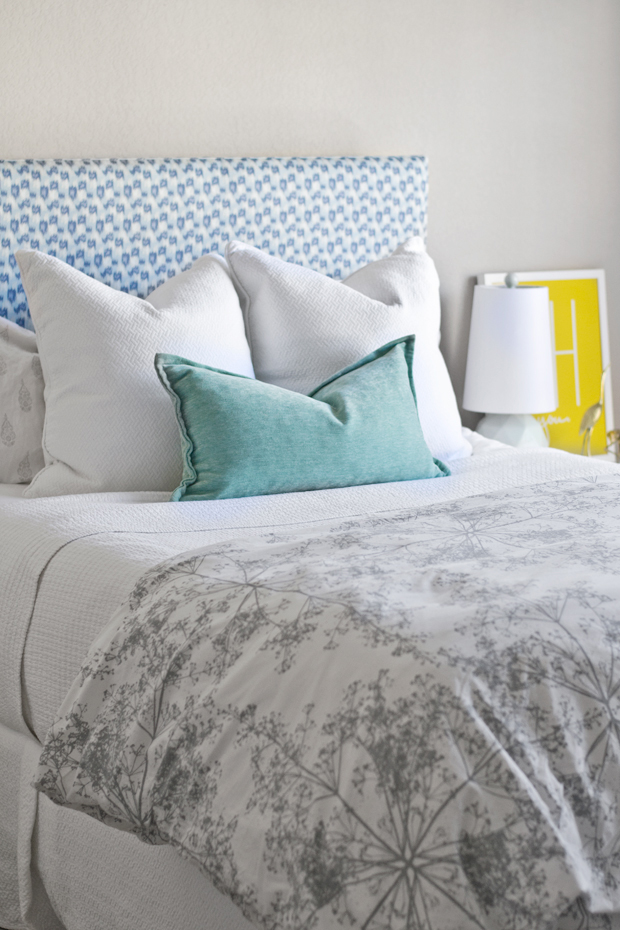 sarah m. dorsey designs Super Simple Upholstered Headboard Tutorial