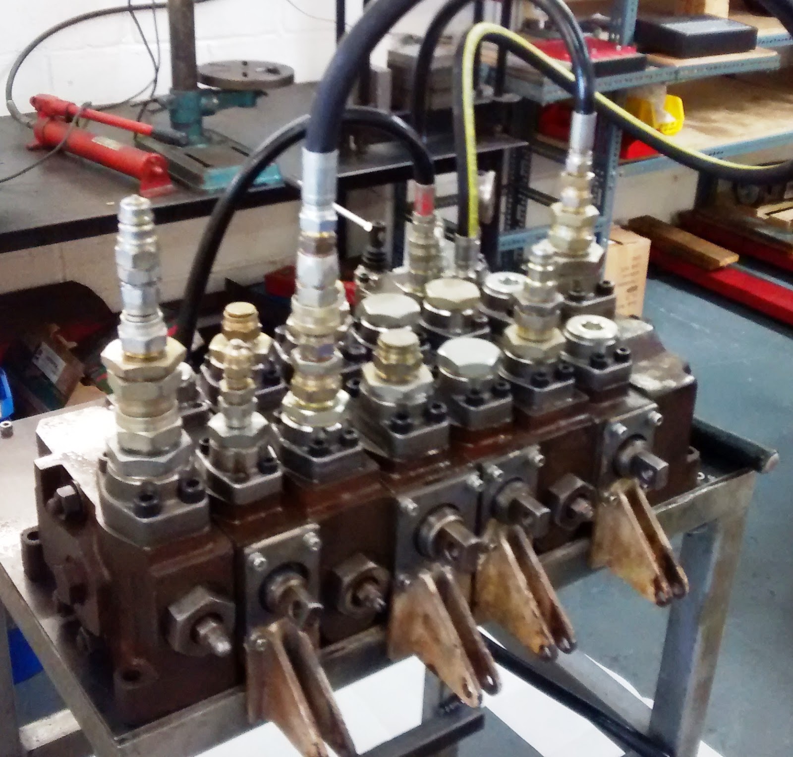 P & R Hydraulics Ltd Repairs Parker Commercial D Line Valve Block repair