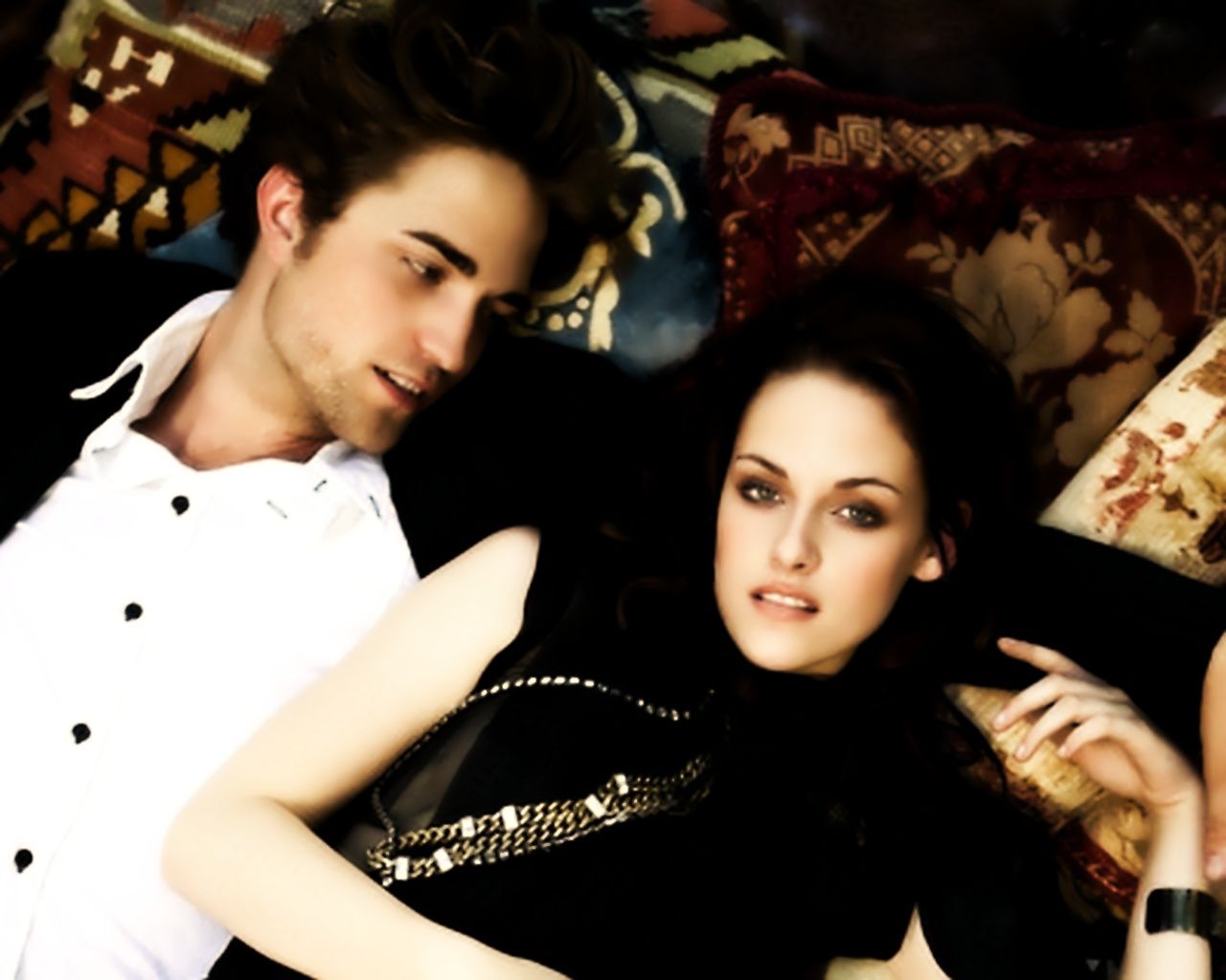 http://3.bp.blogspot.com/-XqCQMUUqa8g/TphxpV7U6II/AAAAAAAAAac/T_HuhnajXpI/s1600/robert-pattinson-e-kristen-stewart_5012_1280x1024.jpg