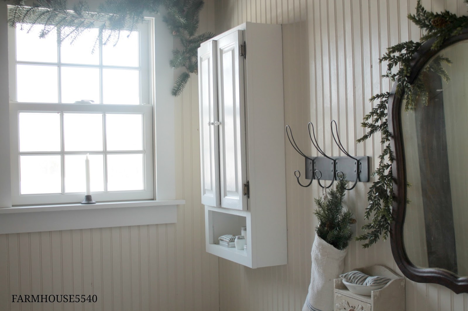 FARMHOUSE 5540 Farmhouse Bathroom At Christmas