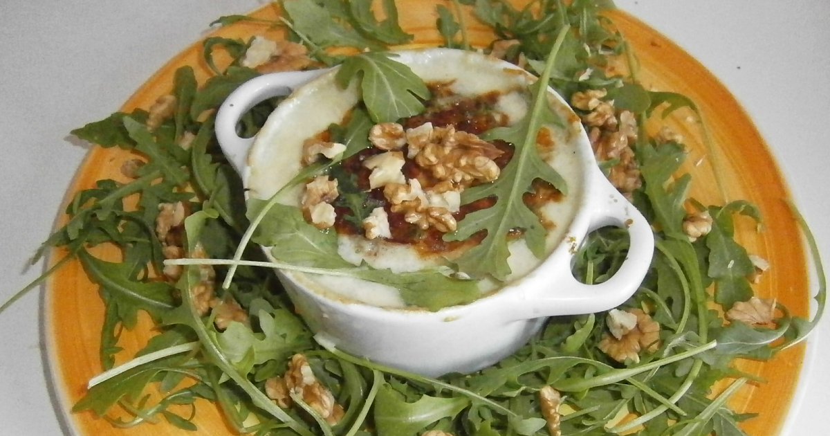 Délices d'une novice Oeufs cocotte à la crème de roquefort, noix et