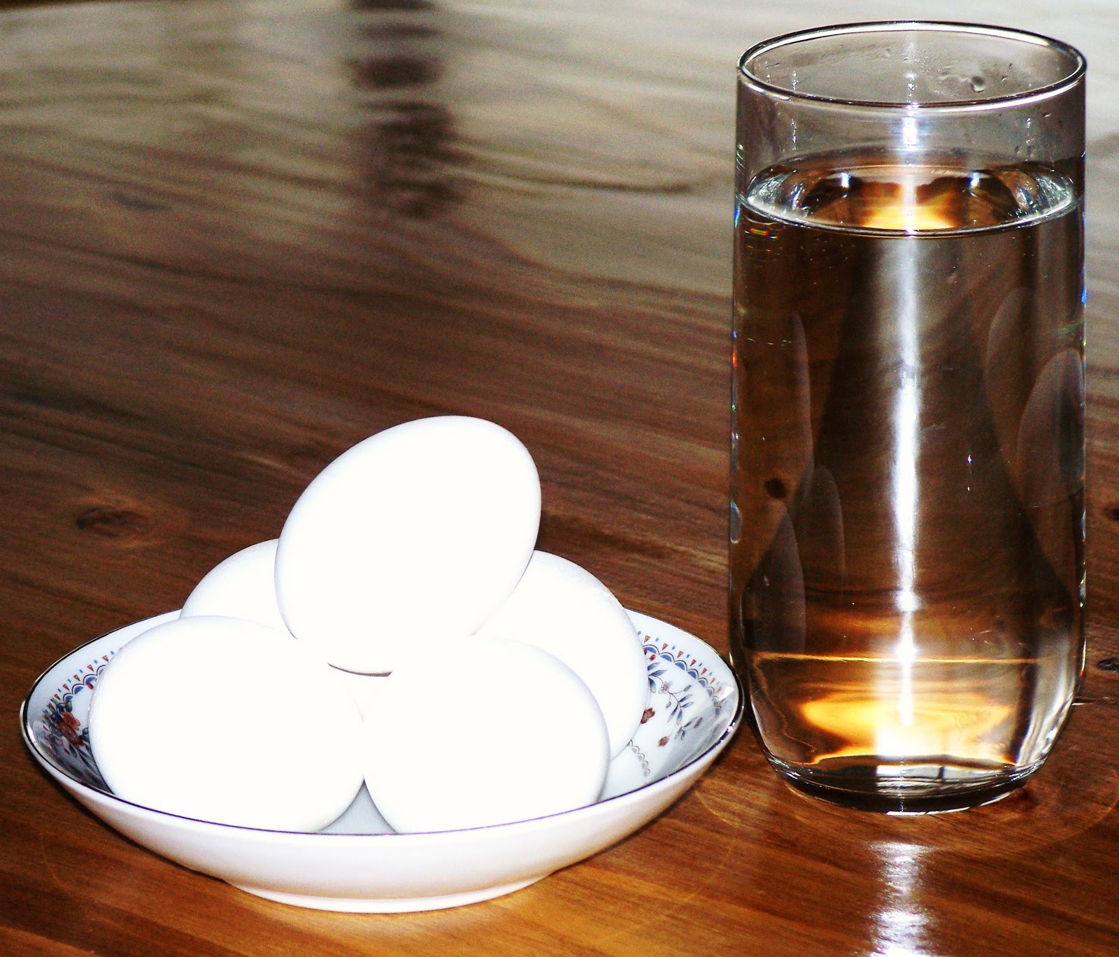 Collection 104+ Pictures How To Test Eggs In Water For Freshness Completed