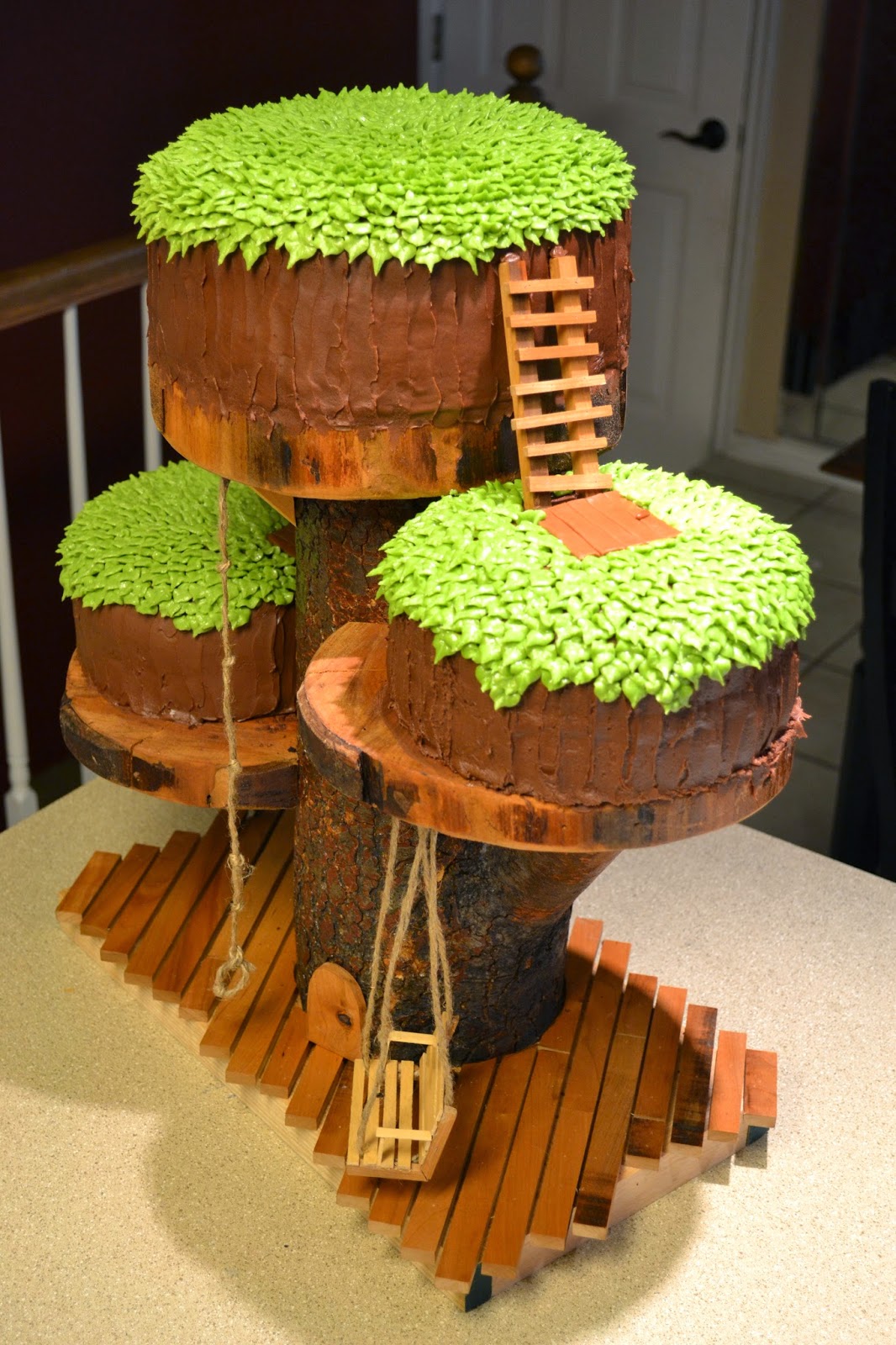 T cakes: Treehouse Cake