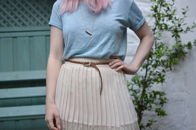 summer outfit ideas forever 21 outfit lace skirt wooden necklace