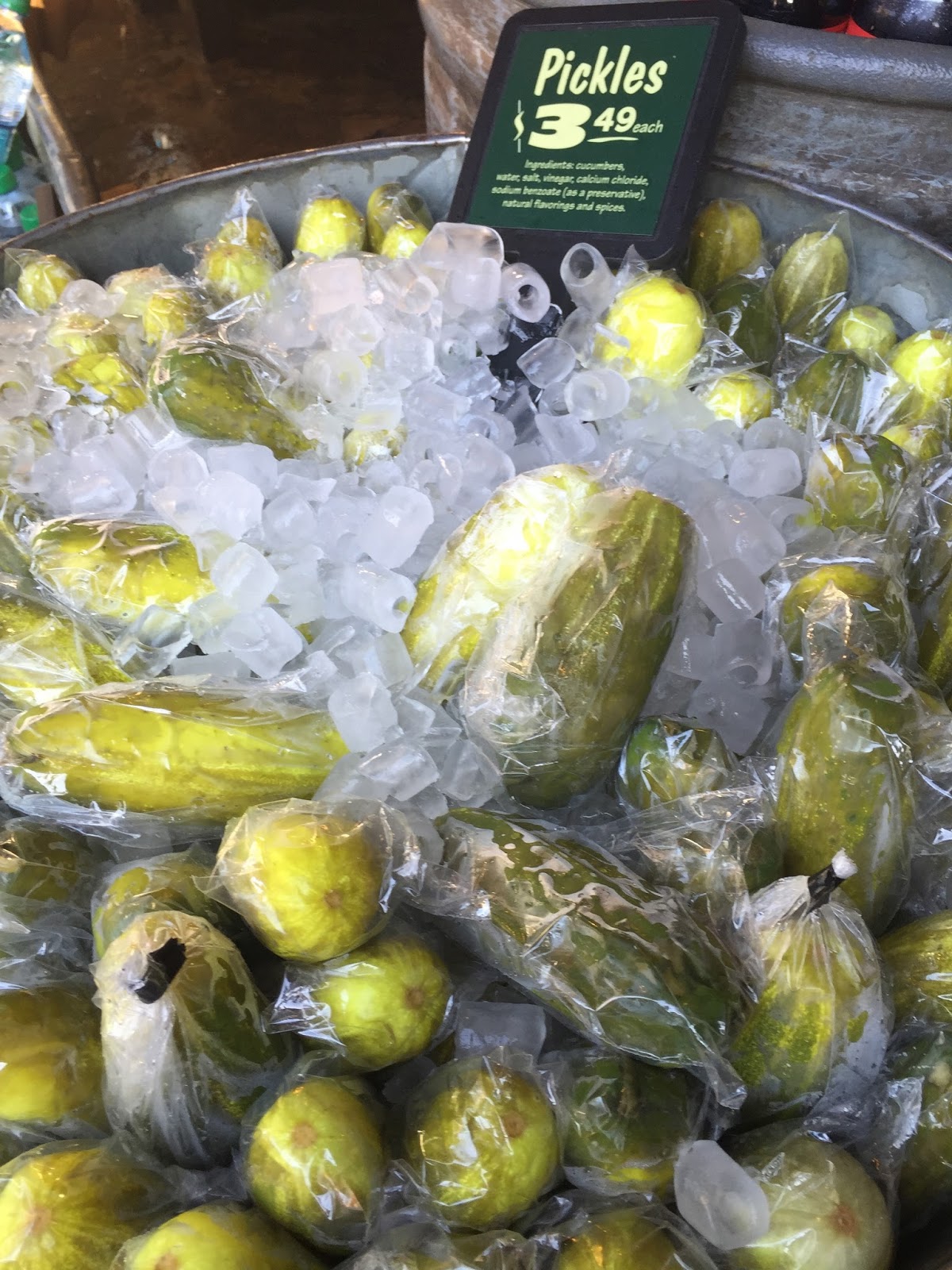 classic • casual • home 8 INSIDER TIPS TO DISNEYLAND