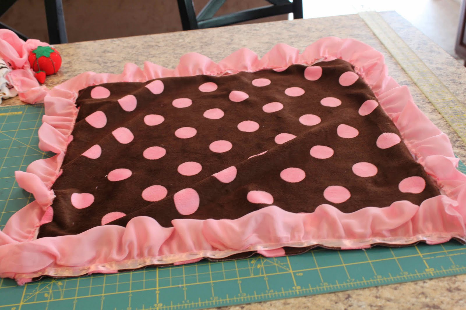 jujuB Minky Baby Blanket Tutorial