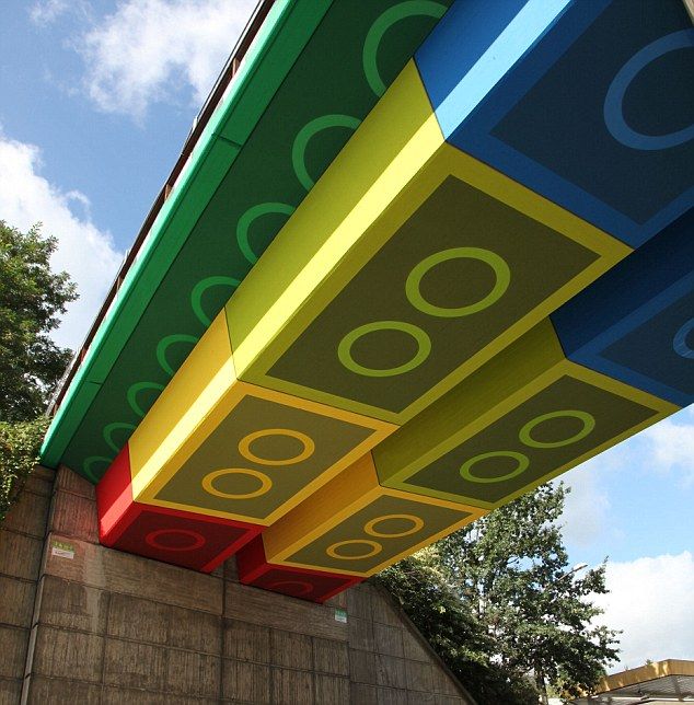 Keren! Jembatan Ini Terbuat Dari Lego! [ www.BlogApaAja.com ]