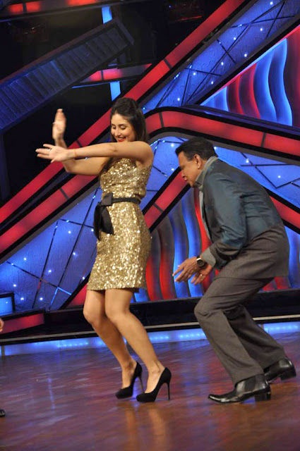 Kareena Kapoor on the sets of ZEE TVs Dance Ke Superstar