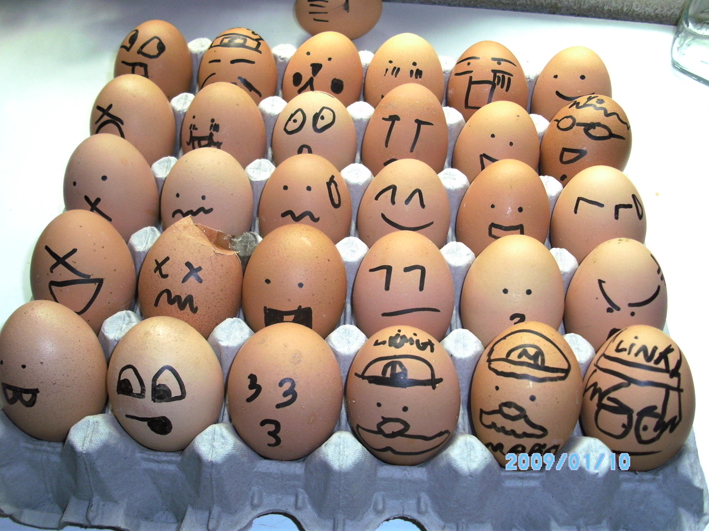 Huevos pintados con caras - Imagui