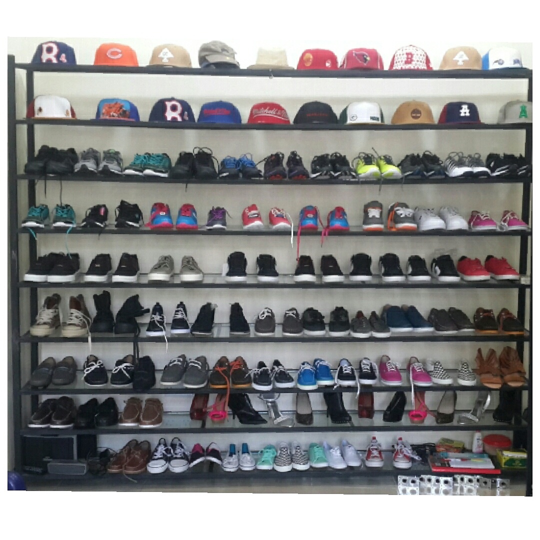 KABATI NA SHELF ZA CHUMA.....