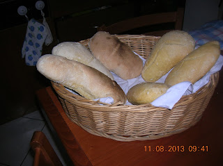 pane fatto in casa....gnocchetti  di semola --sugo  di pomodoro fresco con ricotta salta-- melanzene zucchine e peperon ripieni a modo mio 