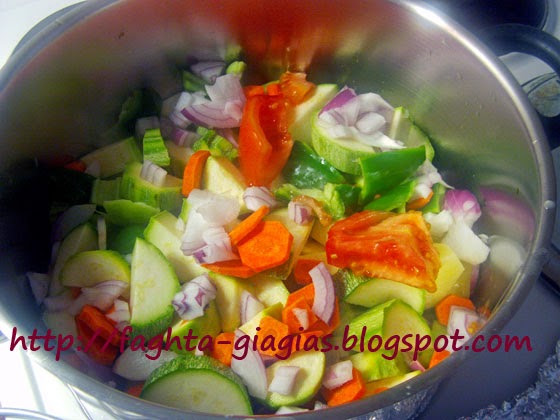 Μπιφτέκια με λαχανικά στον φούρνο - Τα φαγητά της γιαγιάς Μπιφτέκια με λαχανικά στον φούρνο - Τα φαγητά της γιαγιάς