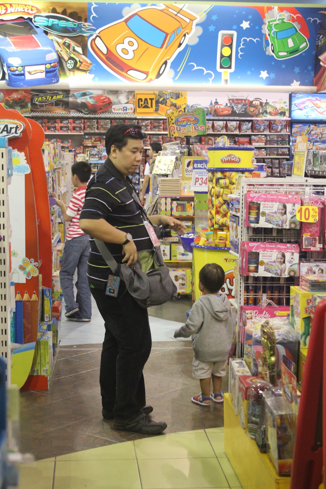 Toys R Us at Robinsons Galleria THE WEB MAGAZINE