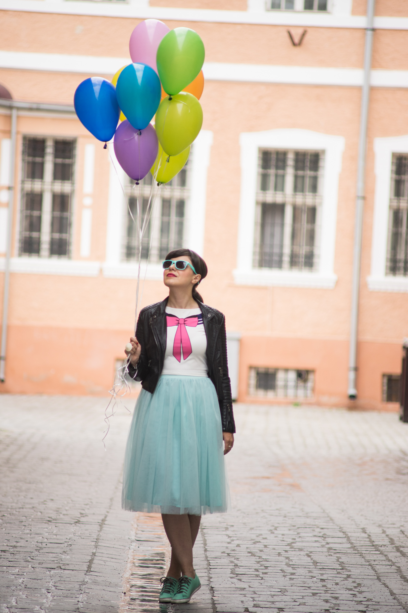 special 30th birthday photo shoot - tutu, bows and colorful balloons koton mint tulle skirt mint sneakers h&m crop top pink bow new yorker leather jacket rockish vibes rock brasov transfagarasan romania 