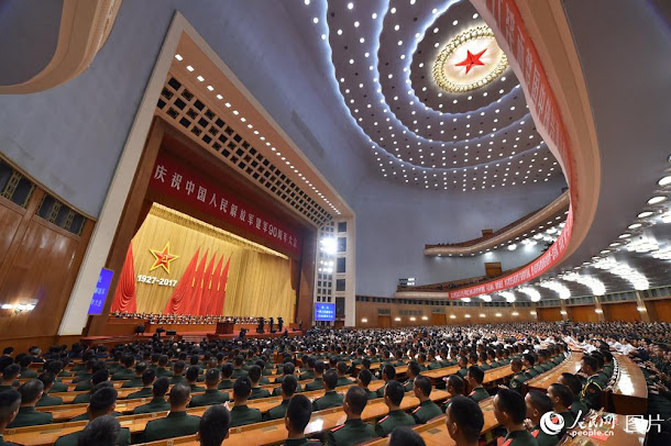 中國人民解放軍建軍90周年大會,上午在北京人民大會堂舉行,中共總書記習近平致詞時,強調黨指揮槍,全軍強化四個意識。 中國人民解放軍建軍90周年大會,上午在北京人民大會堂舉行,中共總書記習近平致詞時,強調黨指揮槍,全軍強化四個意識。