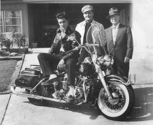 Amazing Historical Photo of Elvis Presley  in 1956 