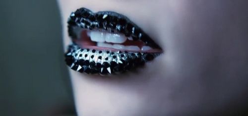 spiky lips