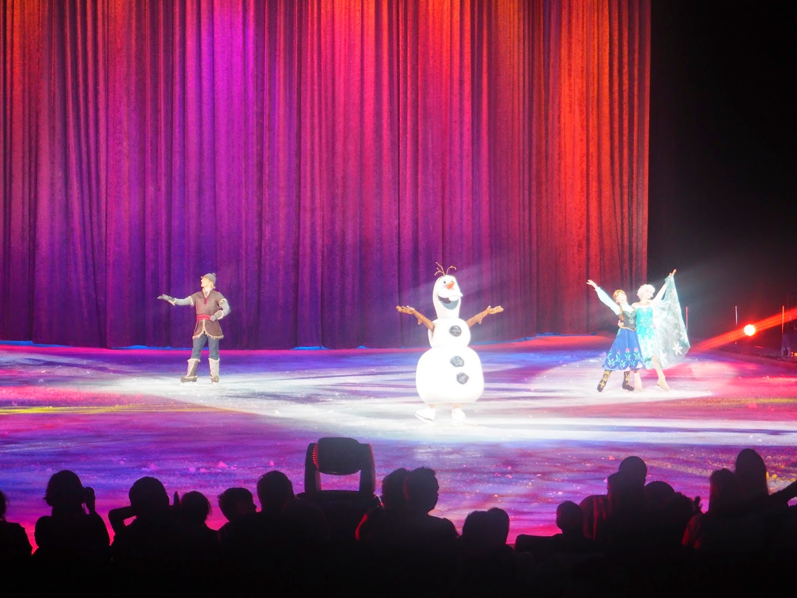 mamasVIb | V. I. BASH: 10 reasons why you should not miss Disney on Ice - Magical Ice Festival | disney on ice | magical ice festival | disney | ice skating | frozen | figure skaters | wmbely arena | press event | mama VIb | dishy on ice | skating | mickey mouse | meet and great | celebrity | red carpet | disney characters | anna dan elsa from frozen | kids event | nights out for kids | lonodn | event for children | days out 