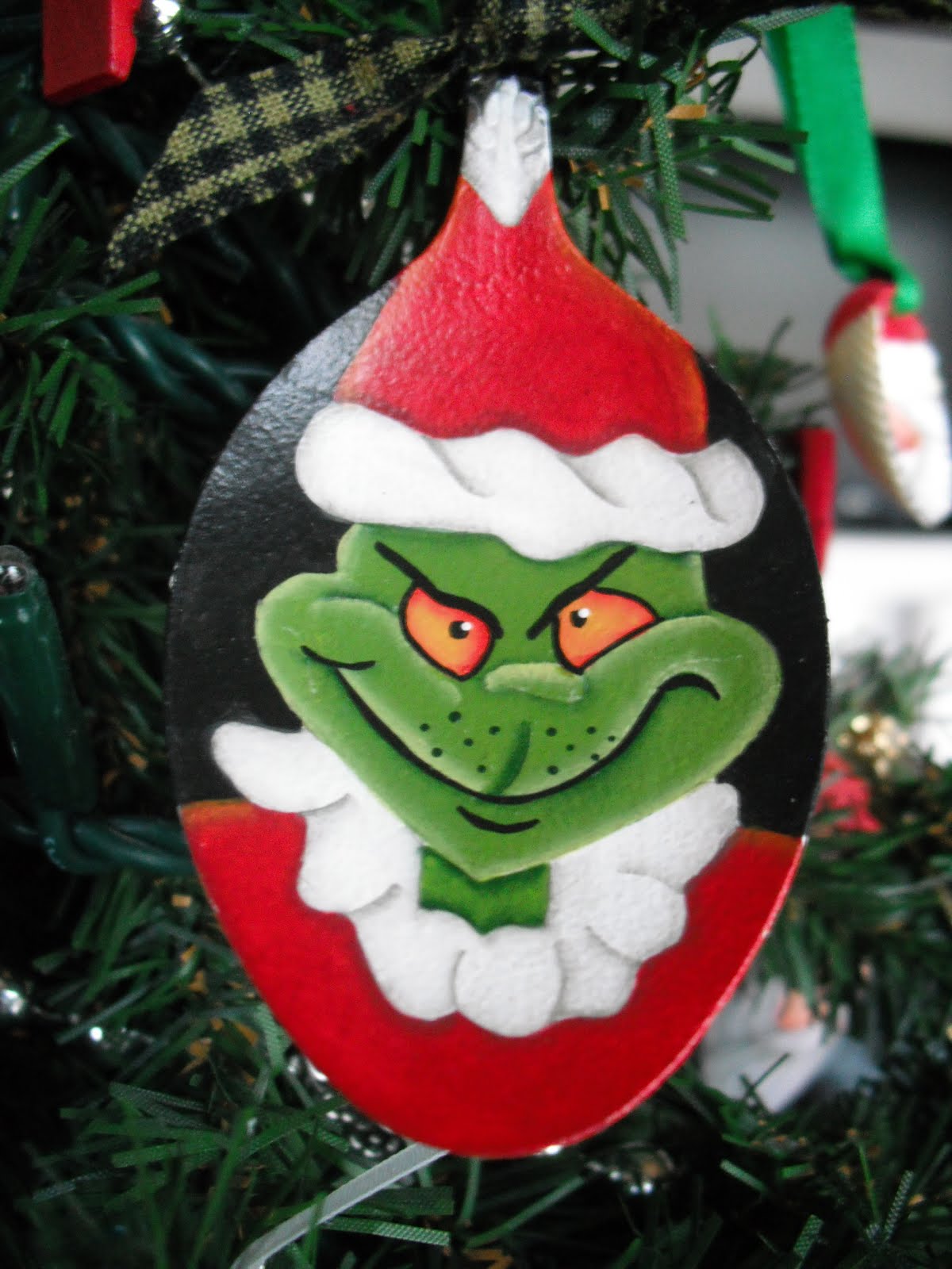 Cyndimac's Nick Knacks: Grinch Spoon Ornaments