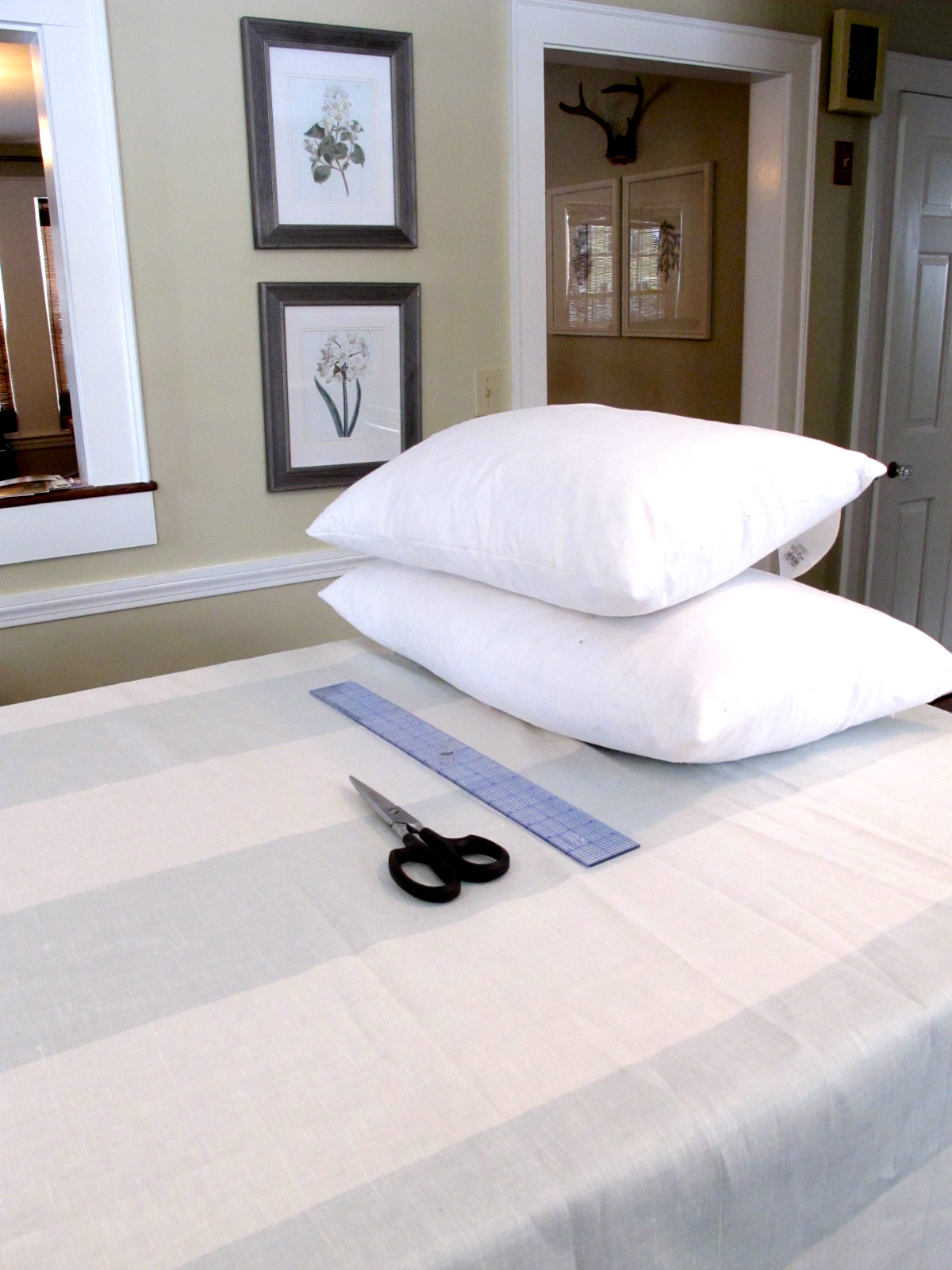 Jenny Steffens Hobick Home How to Make a Pillow Case (without a