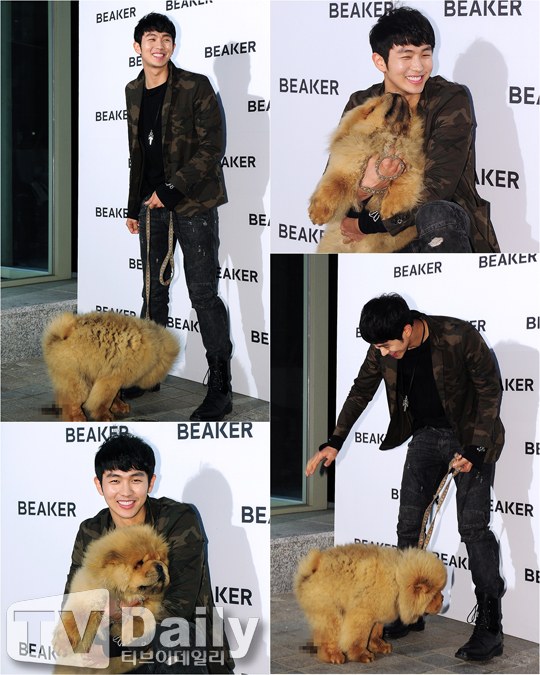 Seulong's dog takes a poop