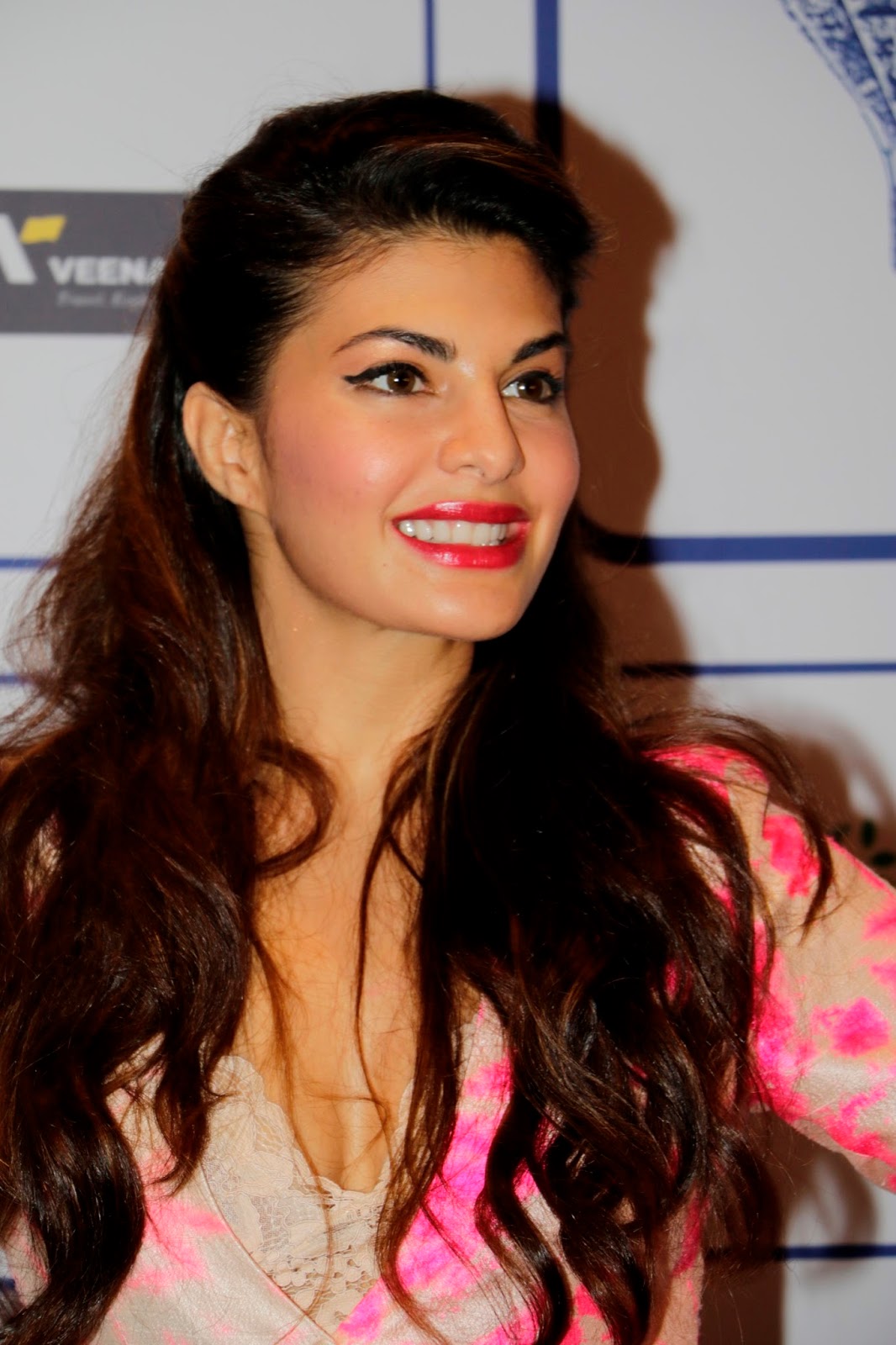 Jacqueline Fernandez Looks Super Sexy At Lonely Planet India Awards 2015 At J W Marriott In Mumbai