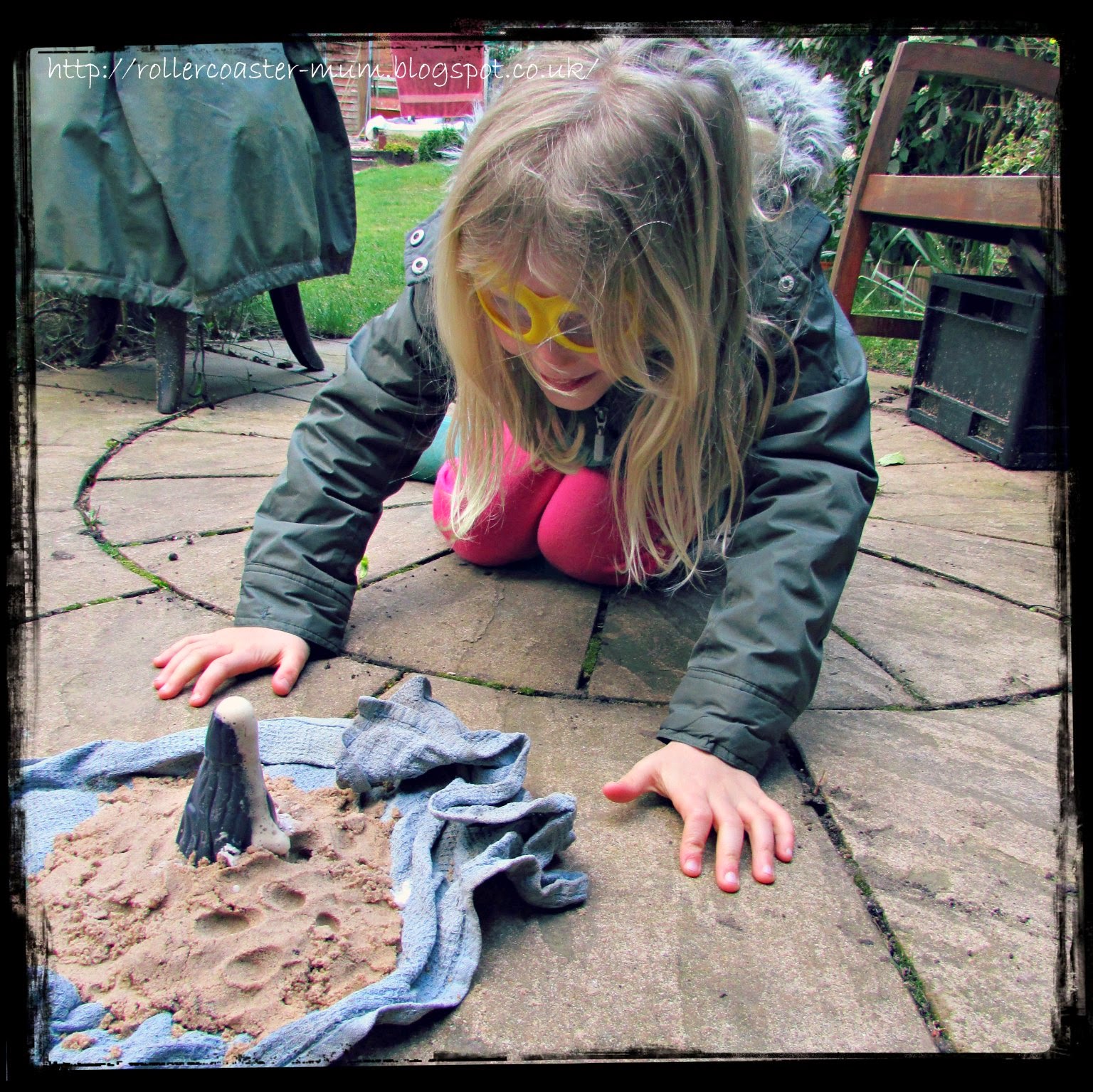 Volcano - Horrible Science Explosive Experiments Kit Volcano - Explosive Experiments