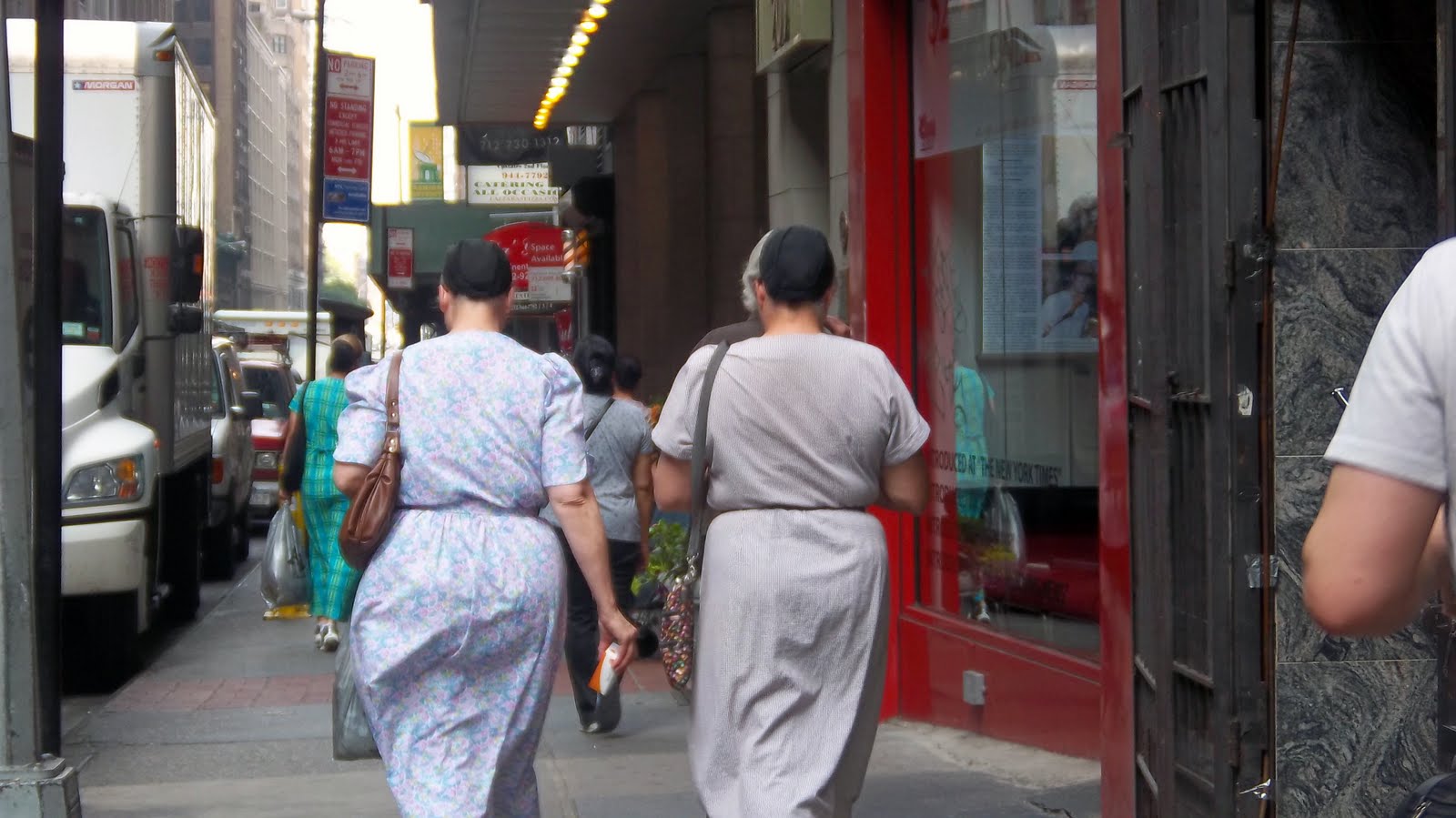 NY. Self Portraits. Fashion Show. Street Walkers.