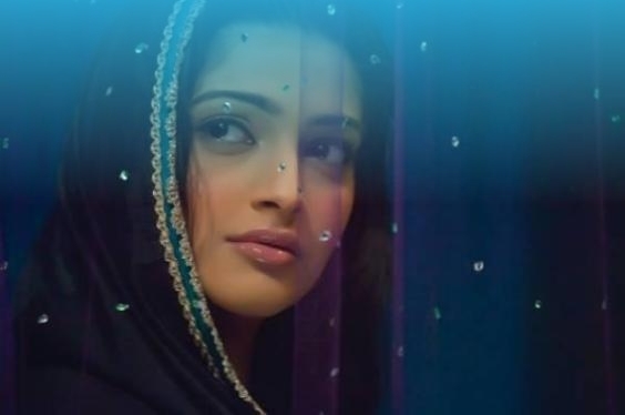sonam kapoor face close up - (3) - kareena Katrina sonam Face closeups.. who look better?