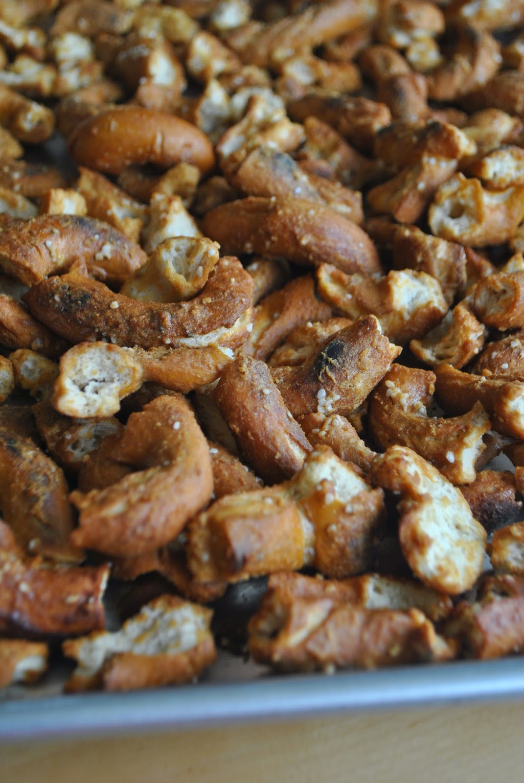 Lori's Lipsmacking Goodness Onion Mustard Pretzels