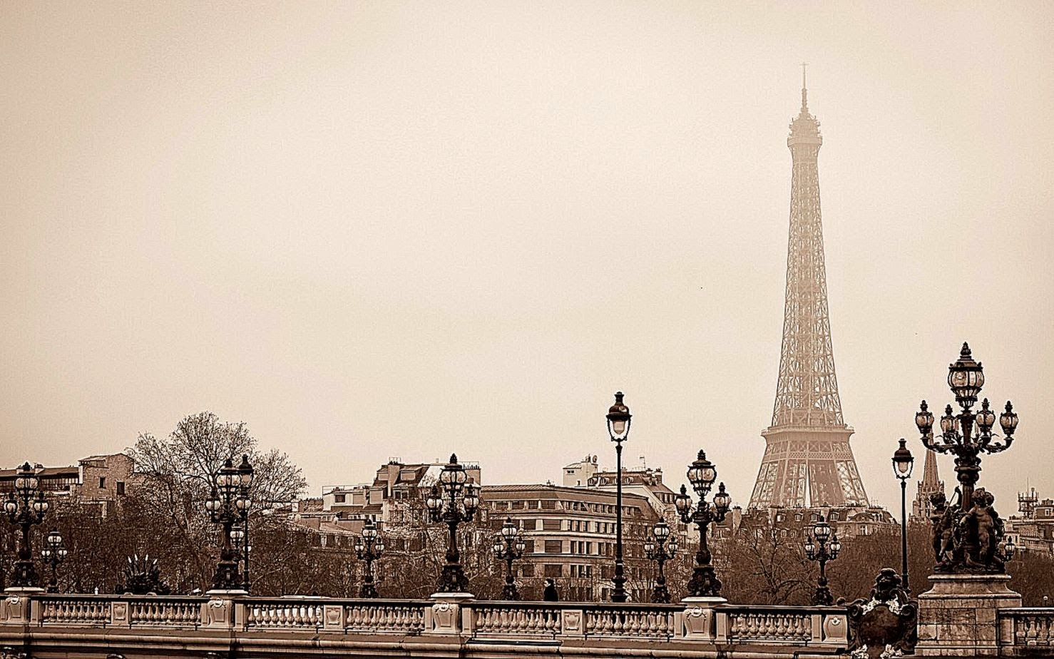 Eiffel Tower Paris France Photo HD Wallpaper FreeHDWalls Eiffel Tower Paris France Photo HD Wallpaper FreeHDWalls
