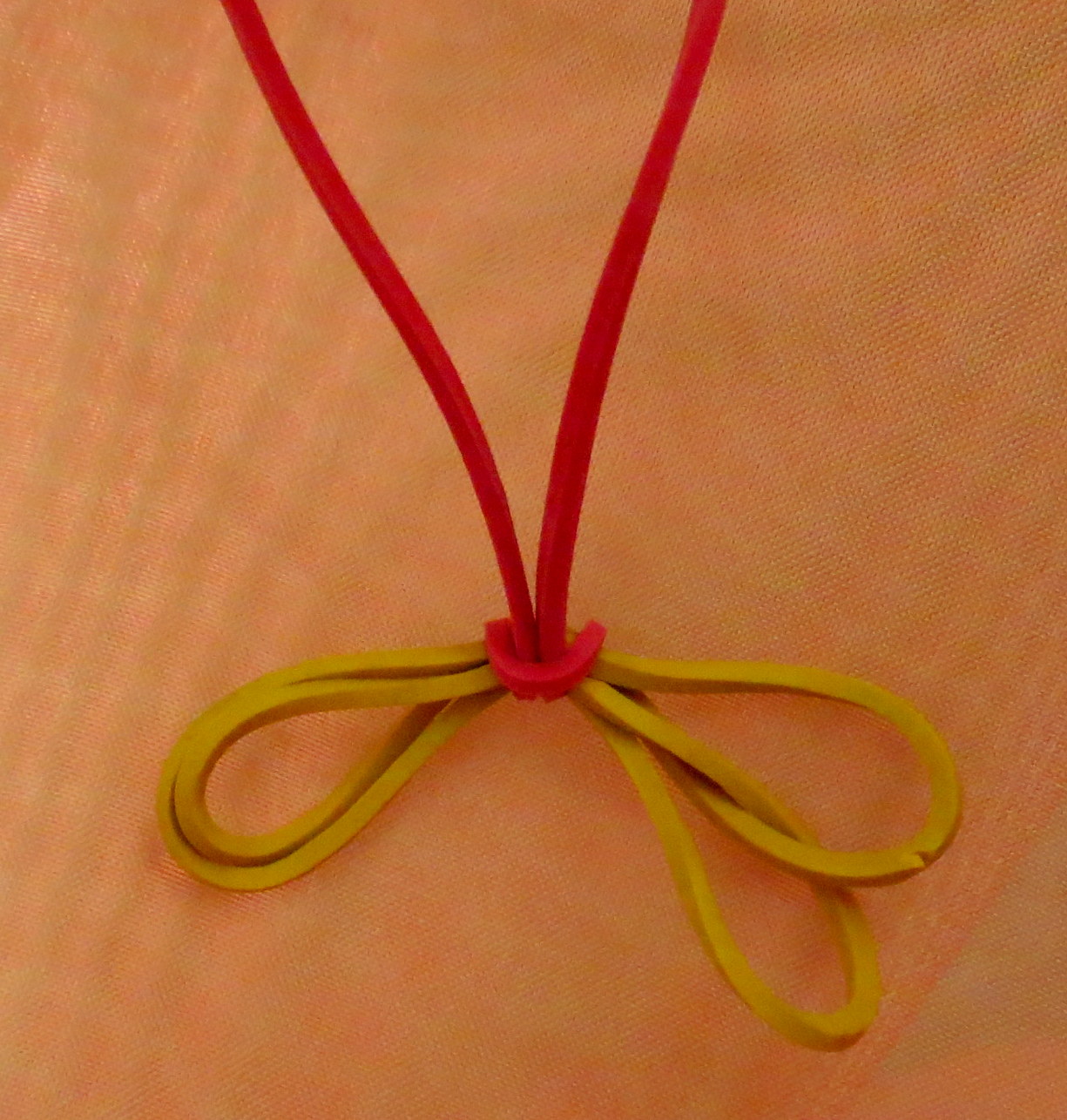 Our Little Artspot Как да си направим нещо красиво от гумени ластичета