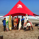 Mirar a Escuela de Surf y Bodyboard Uma Jaqi