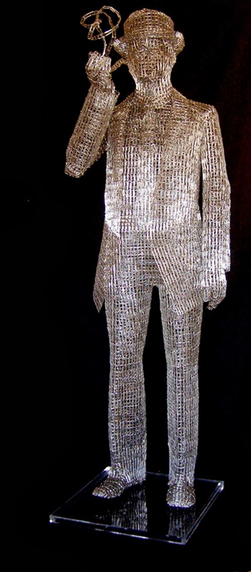 08-Pipe-Smoking-Man-Italian-Artist-Pietro-DAngelo-Paper-Clips-Sculptures-www-designstack-co.jpg
