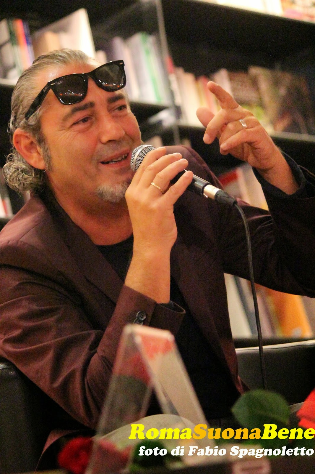 RomaSuonaB...est Events! Luca Carboni, si racconta alla Feltrinelli di