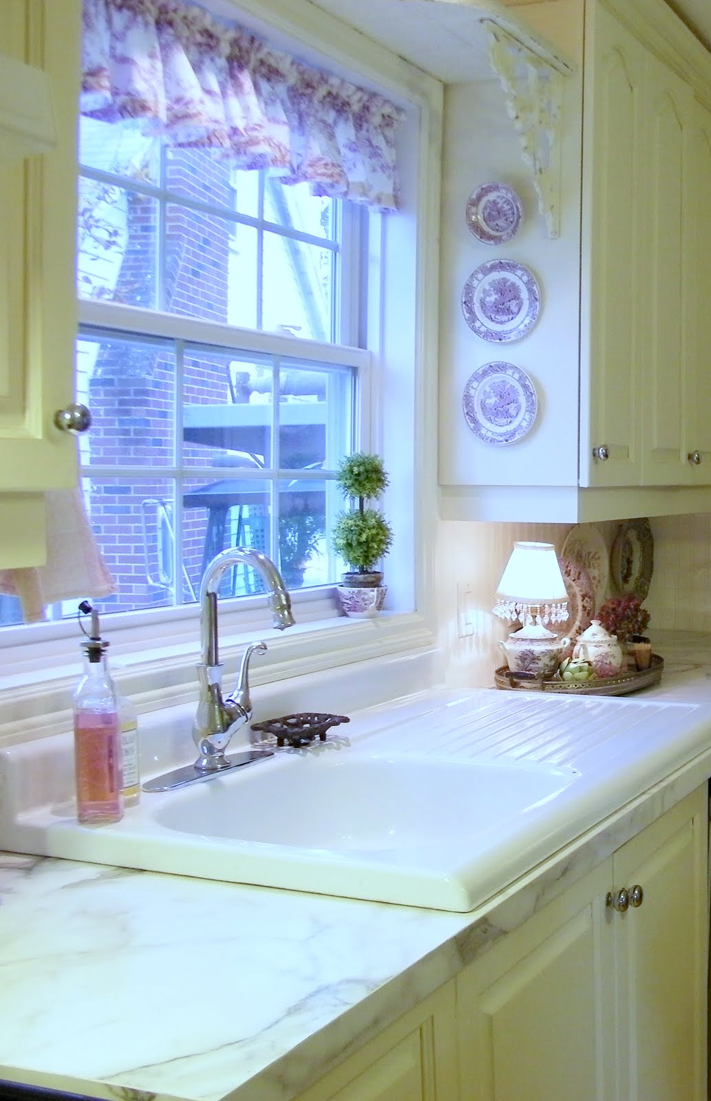 Maison Decor Putting in the formica countertop and sink