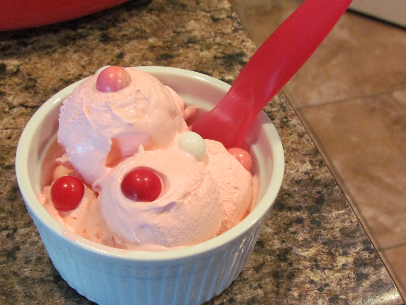 JoJo's Num Nums: Bubble Gum Ice Cream
