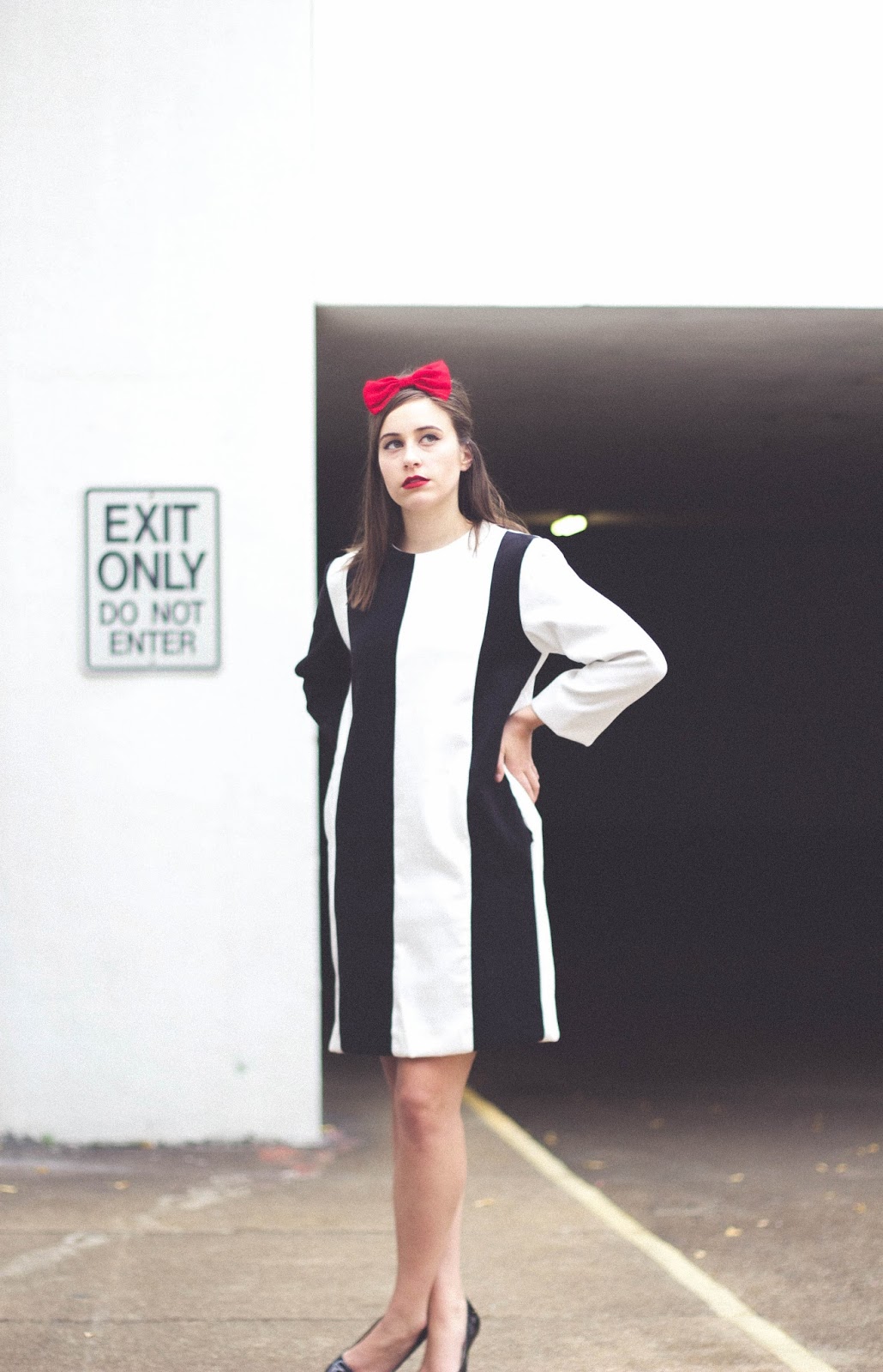 Vintage inspired outfit, the white pepper, black and white striped dress, black court heels, forever 21 heels, red bow, 60's inspired outfit, bouffant hair, 60's hair, retro, vintage,  style, woman screenwriting,