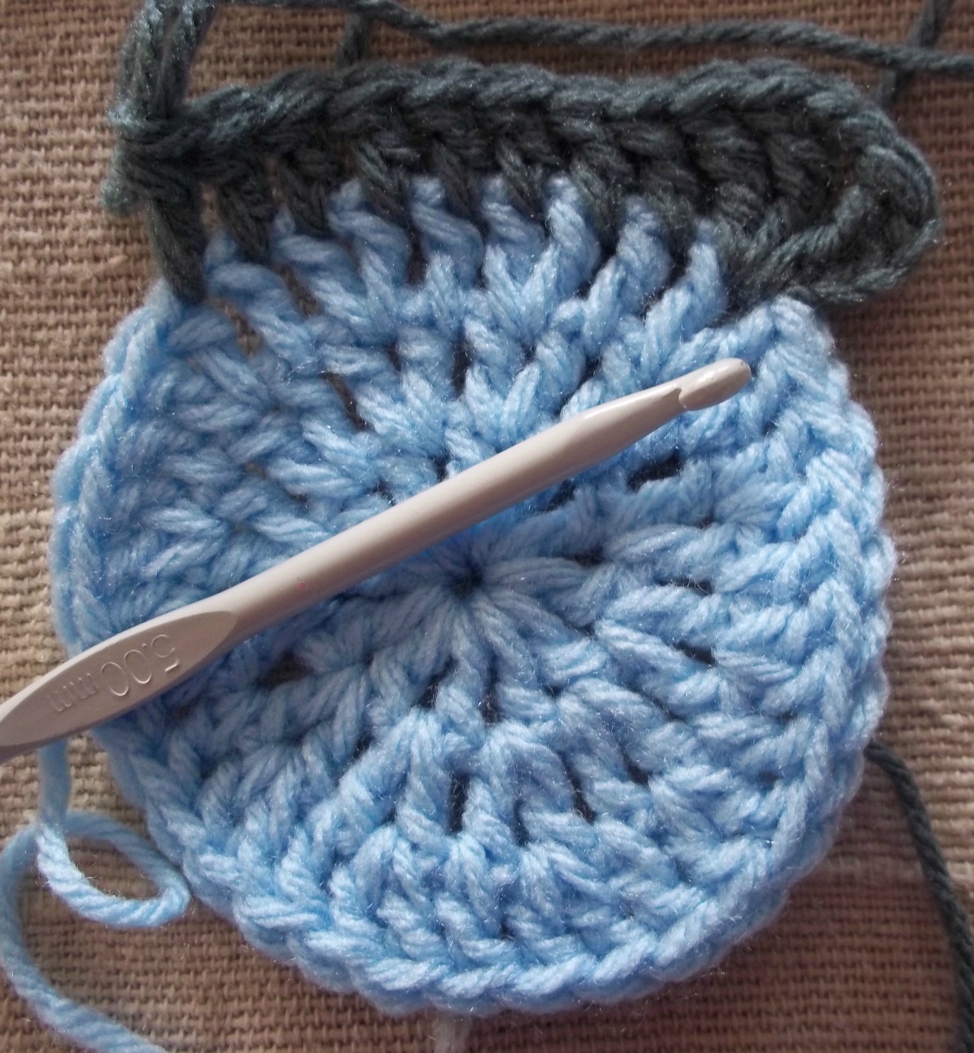Circle in a Square Granny Motif - Solid Variation Pattern