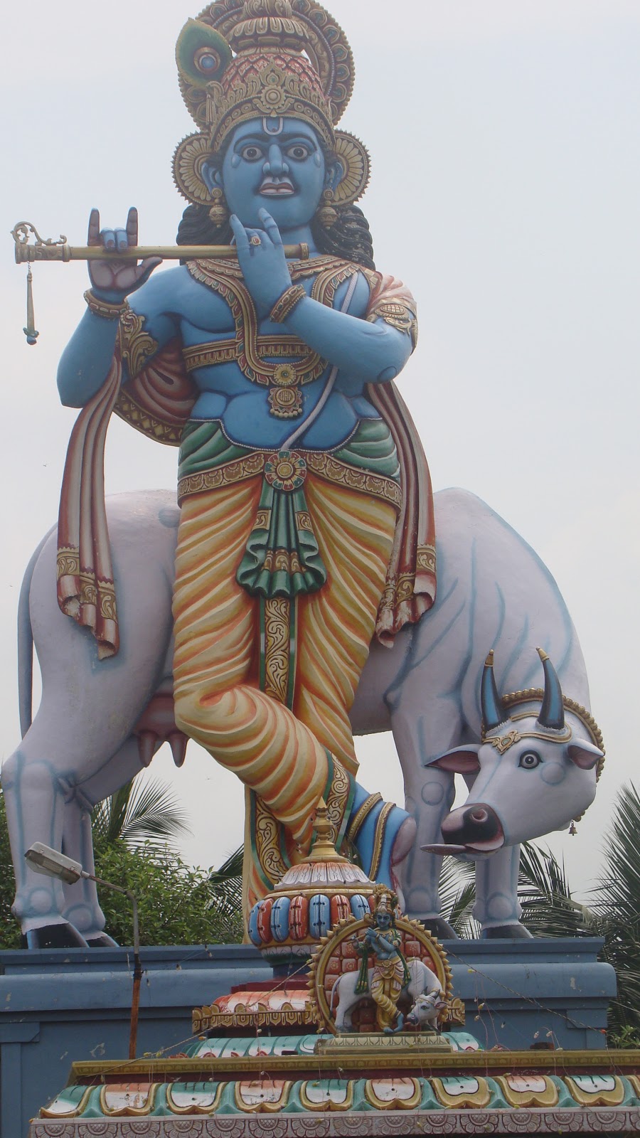 Trimoorthy temple on Kanakapura road. eNidhi India Travel Blog